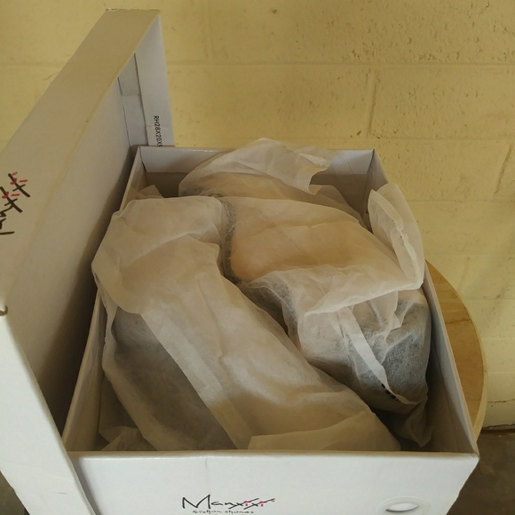 New Ten and black bootie heels - Picture 2 of 5